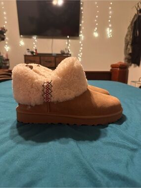 UGG Ultra Mini Heritage Braid Boots Size 9 (US), Chestnut